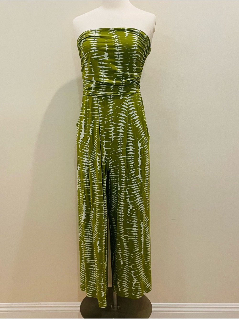Fighting Eel Olive Green Leaf Print Top